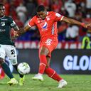 CALI - COLOMBIA, 08-09-2021: Jugadores del América y Cali en acción durante partido por los cuartos de final Ida como parte de la Copa BetPlay DIMAYOR 2021 entre América de Cali y Deportivo Cali jugado en el estadio Pascual Guerrero de la ciudad de Cali. / Players of America and Deportivo Cali in action during match between America de Cali and Deportivo Cali for the quarter finals, first leg, as part of BetPlay DIMAYOR Cup 2021 played at Pascual Guerrero stadium in Cali city. Photos: VizzorImage / Nelson Rios / Cont.