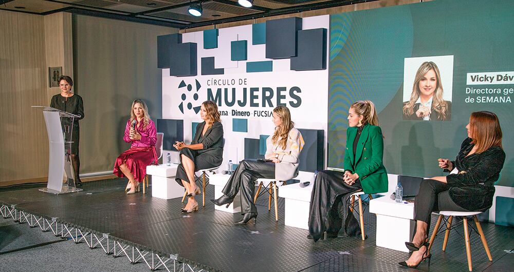 Las mujeres que se acogen al programa tienen como mentoras a Sandra Suárez, gerente general de SEMANA; Vicky Dávila, directora de SEMANA; Mónica Jaramillo, directora de Fucsia; María Claudia Naranjo, presidenta de la junta directiva; Natalia Henao, directora de Historias Solidarias; y Juanita Gómez, periodista.