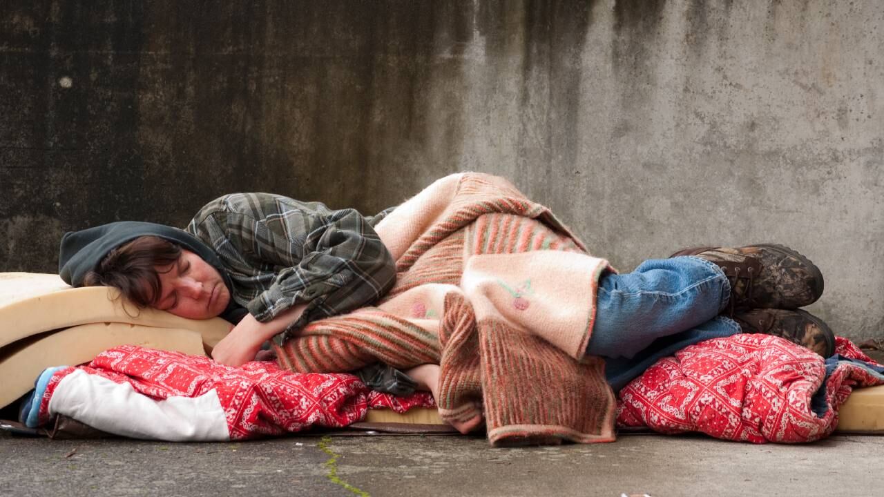 En redes sociales varios internautas condenaron el actuar contra la mujer habitante de calle (imagen de referencia).