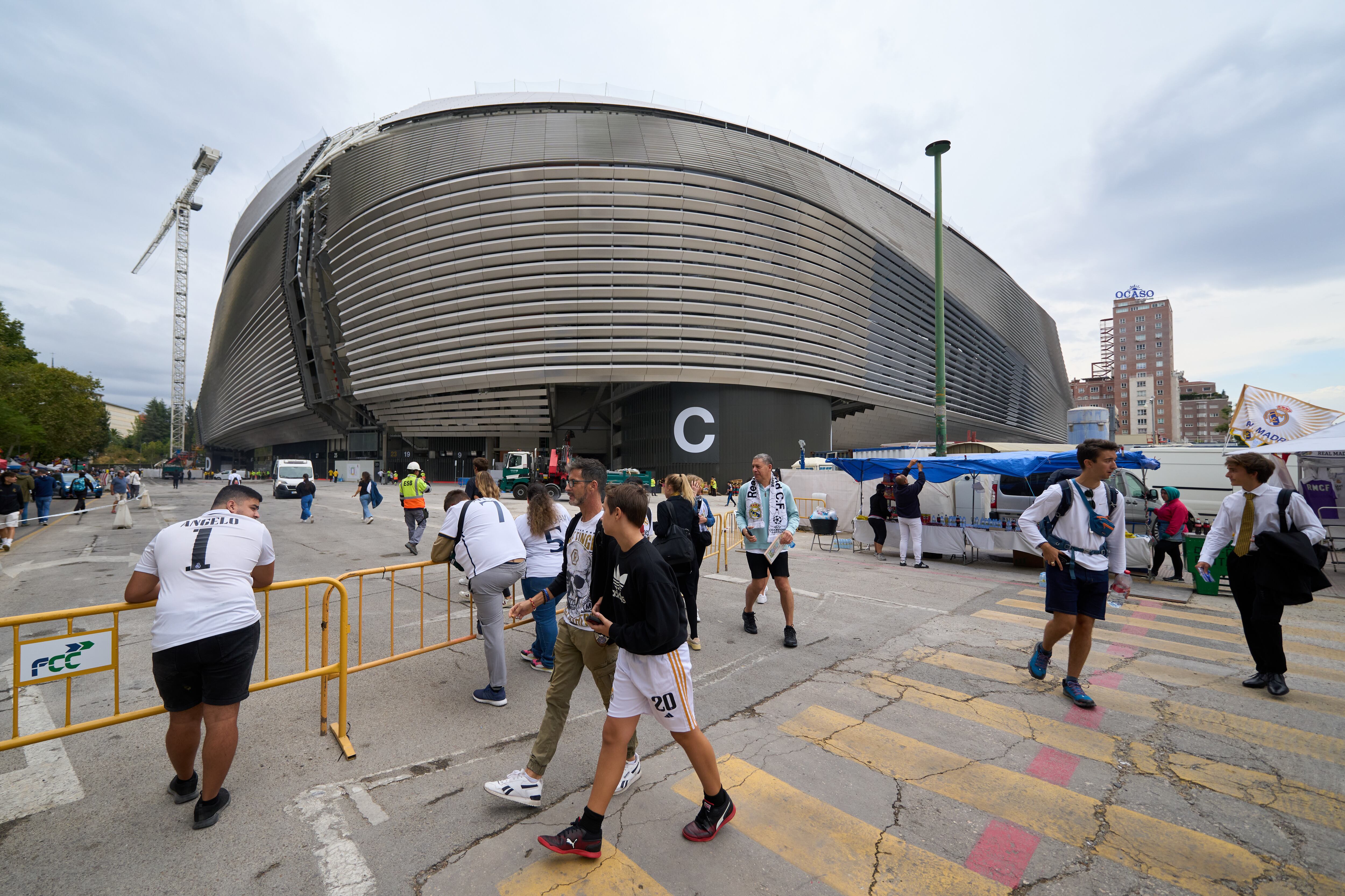 Exterior del estadio Santiago Bernabéu.