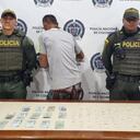 Las patrullas de Vigilancia Comunitaria por Cuadrante, en medio de un registro a personas, lograron capturar a tres hombres que estarían vendiendo sustancias alucinógenas en varios sectores de Cali.