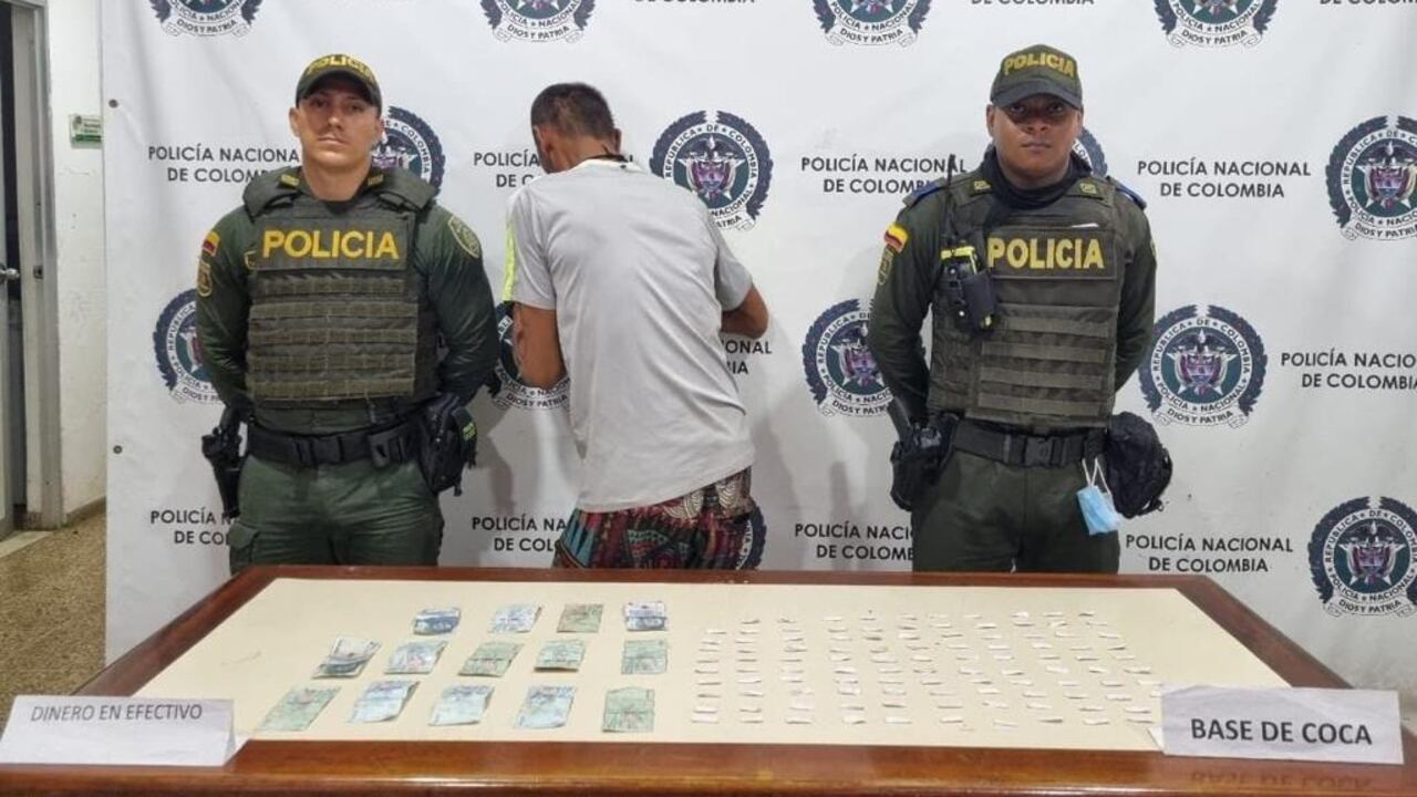 Las patrullas de Vigilancia Comunitaria por Cuadrante, en medio de un registro a personas, lograron capturar a tres hombres que estarían vendiendo sustancias alucinógenas en varios sectores de Cali.