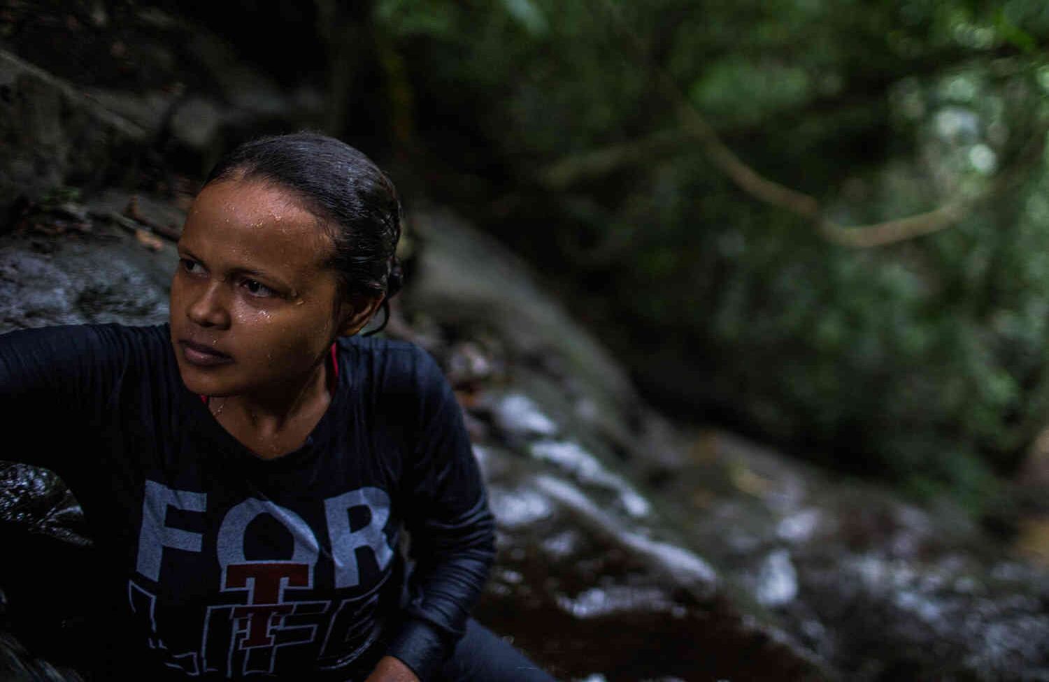 Jocabeth Canoles, hija de un reconocido líder social de la región, a pesar de los incrementos de los riesgos?De ser un líder social, continua con esta labor, en la que resalta la necesidad de inculcar los roles de liderazgo En los jóvenes para asumir la defensa de los territorios, del medio ambiente, de la vuelta a la agricultura y entre Otros temas que promueve junto al grupo para los jóvenes de la región. Mauricio Morales.
