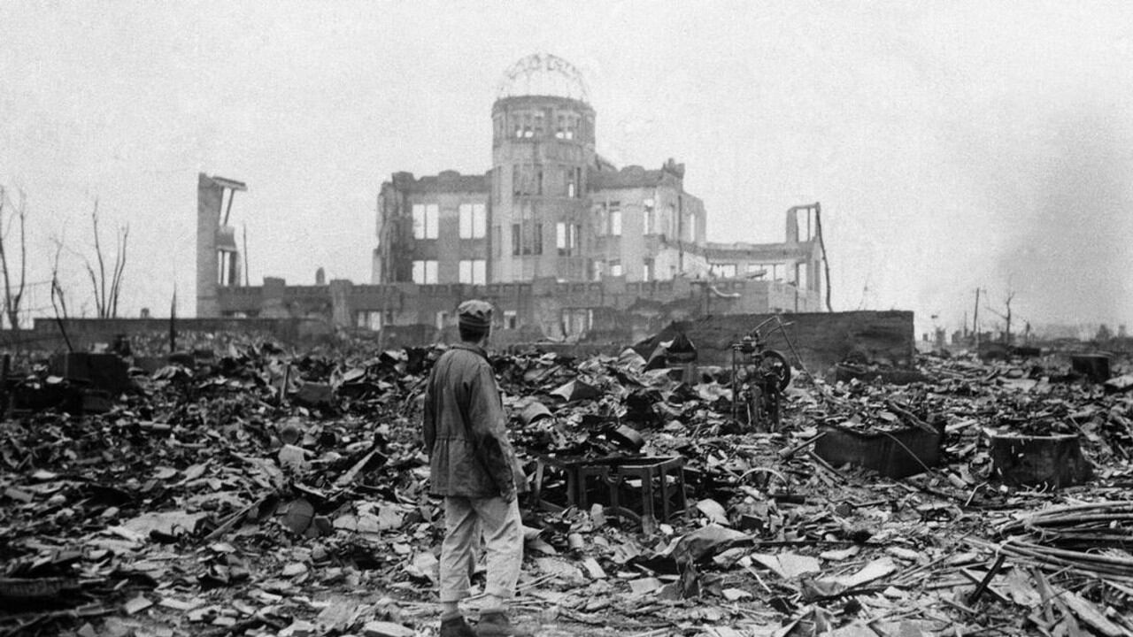 El lanzamiento de la bomba atómica el 6 de agosto de 1945 arrasó más de dos tercios de Hiroshima. (Archivo: 8 de septiembre de 1945)