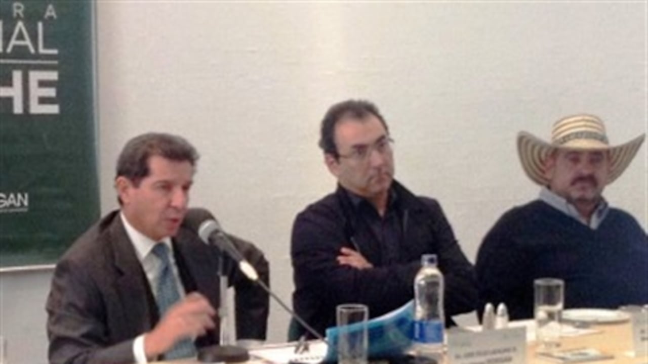 José Felix Lafaurie, Presidente de Fedegán; Sergio Díaz-Granados, Ministro de Comercio, Industria y Turismo; y Roberto Valenzuela, Presidente de la Junta Directiva de Fedegán.