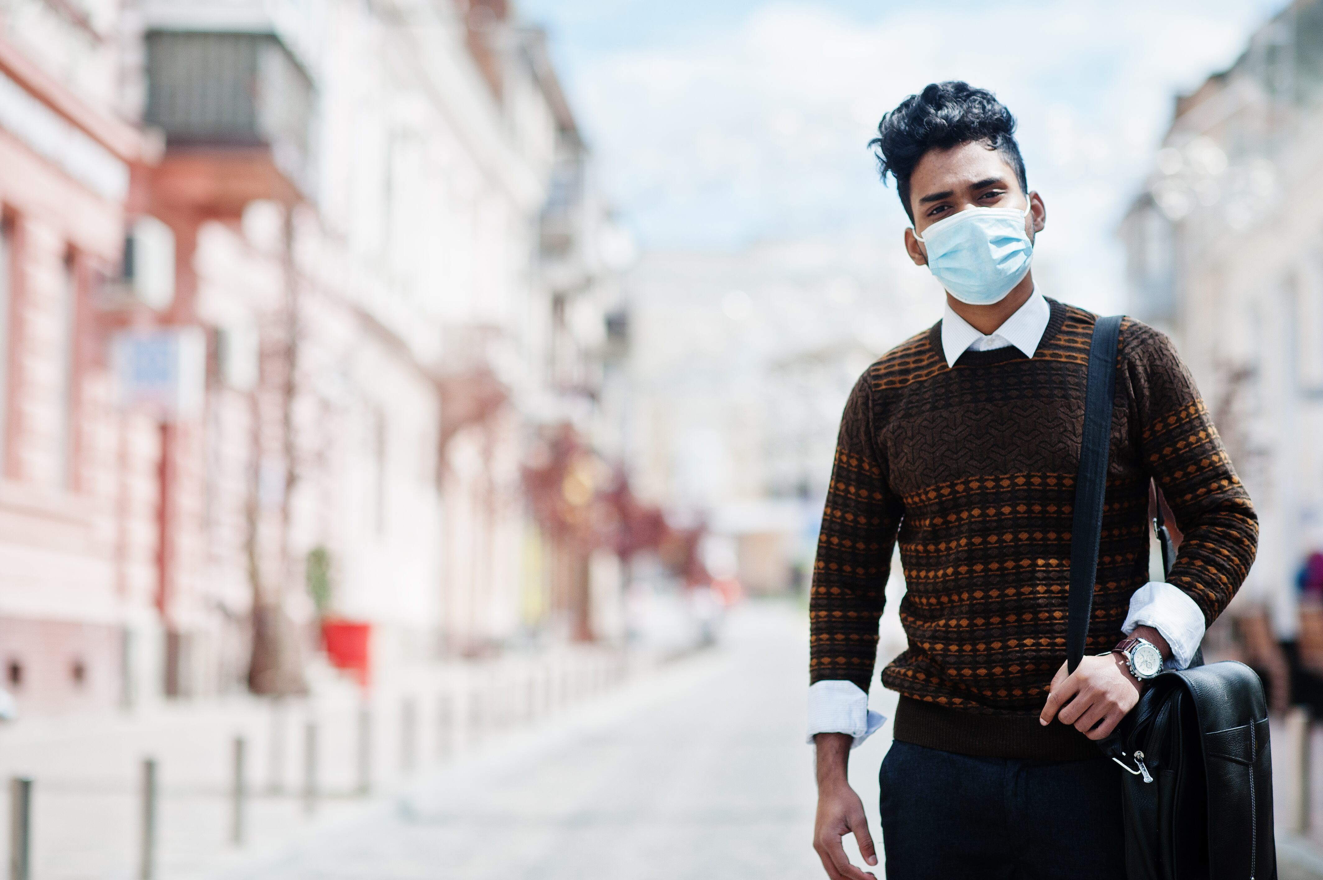 En términos sencillos, la incapacidad retroactiva permite justificar la ausencia laboral de un trabajador que no pudo acudir de inmediato al médico, ya sea por la naturaleza de la enfermedad o por un accidente que dificultó la atención oportuna.