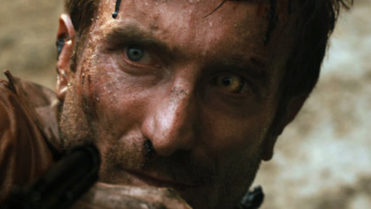 Una nave tripulada por extraterrestres ha quedado suspendida sobre Johannesburgo, Sudáfrica, después de recorrer el planeta.