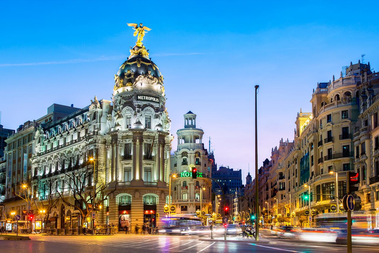 Edificio Metrópolis en la esquina de Gran Vía y Calle Alcalá, en Madrid (España)