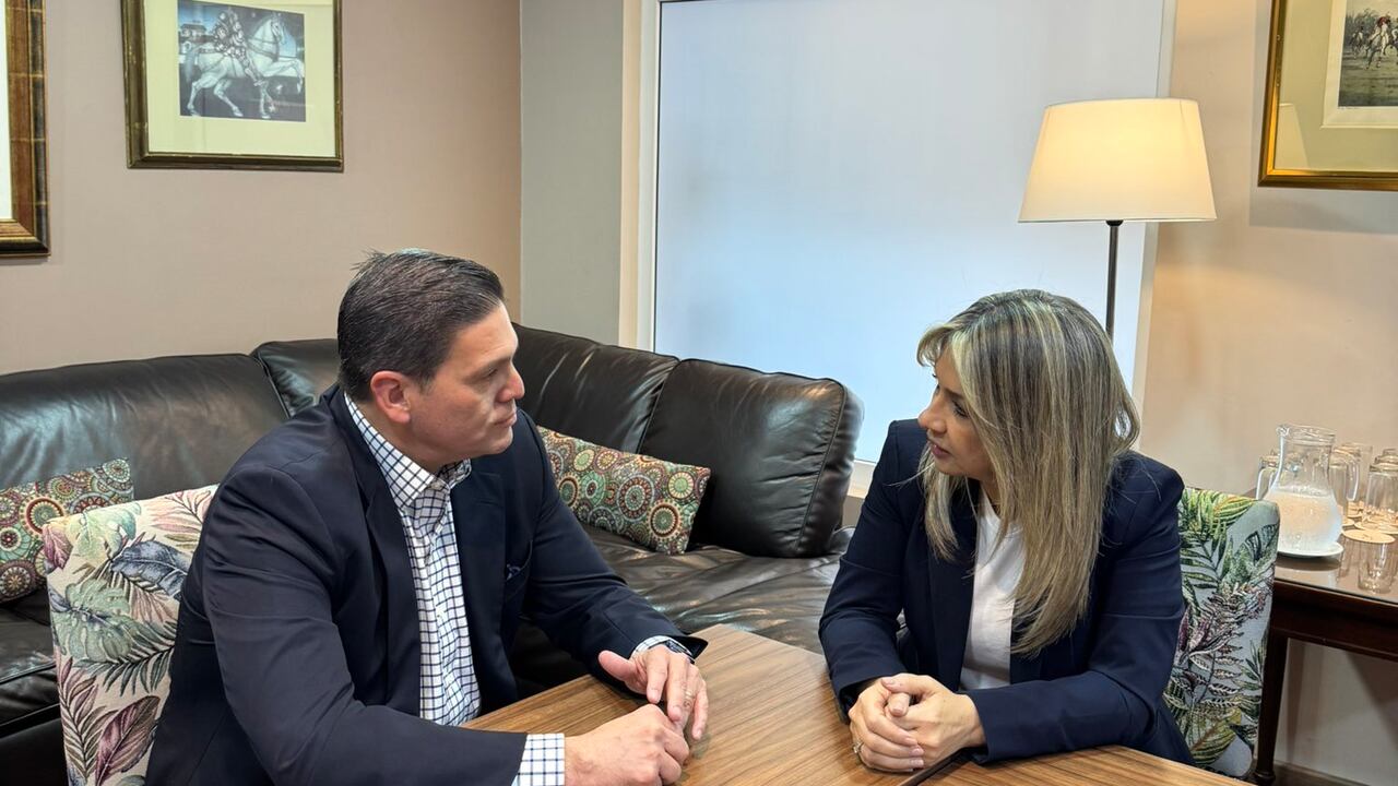 Juan Carlos Pinzón y Vicky Dávila.