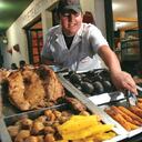 La comida de plaza de mercado cae en la categoría del ‘slow food’, un movimiento actual de cocina que usa alimentos frescos y recetas caseras.