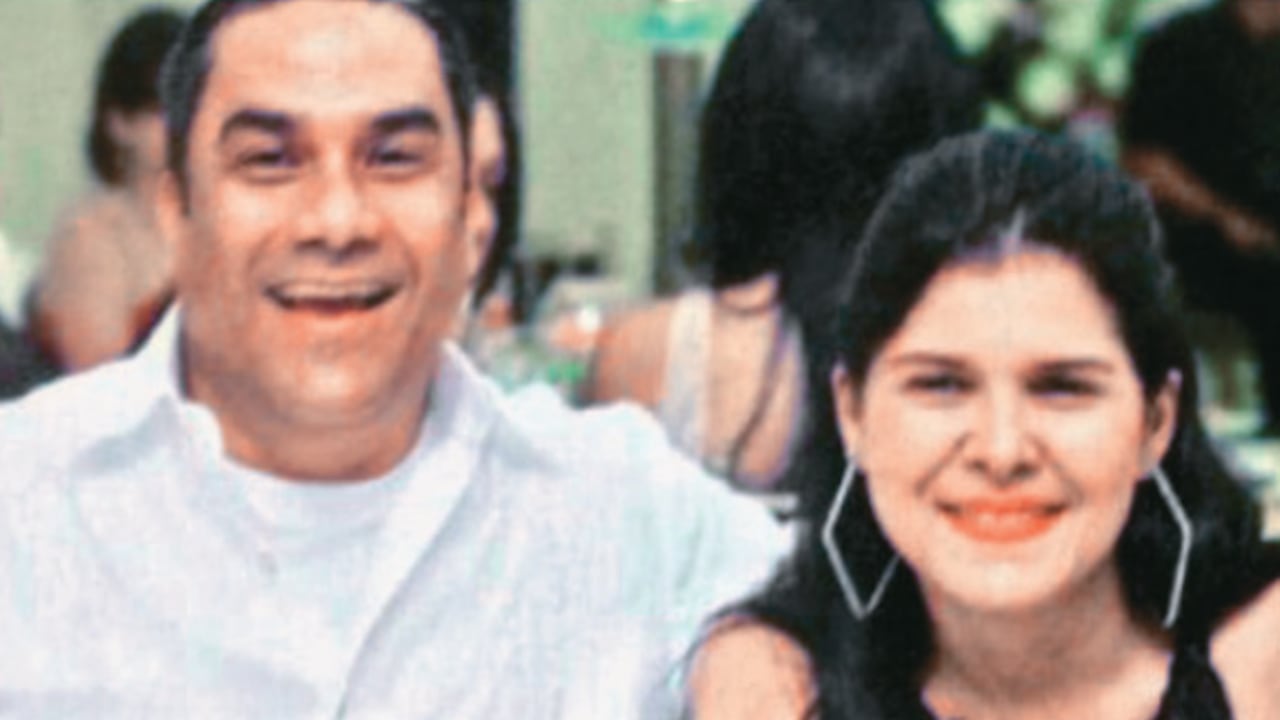 Sildana Maestre y Ricardo Molina llevan 25 años juntos. Él, que es de mala bebida, como dicen en la costa, se emparrandó con unos amigos y cuando llegó a su casa, sacó su pistola CZ de fabricación checa y descargó los 16 tiros, de los cuales 13 pegaron en el techo y 3 en la pared.