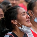 Familiares se reúnen afuera de la cárcel después de un incendio fatal en Tuluá, Colombia, el martes 28 de junio de 2022. (Foto AP/Juan Jose Horta)