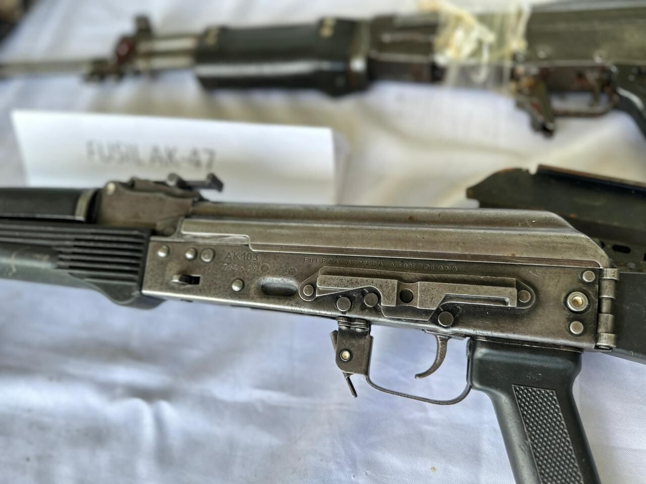 En una operación del Ejército contra las disidencias de las Farc, se encontró armamento de la Fuerza Armada Venezolana.