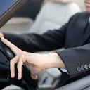 Vehículos. Esta generación es en la que se confía para empezar a hacer un cambio con respecto al medio ambiente. No sólo odian el tráfico vehicular, sino que son conscientes de las grandes fugas de dinero que implica tener carro. Y, quienes lo tienen, satisfacen su capricho en poco tiempo. . Foto: Ingimage