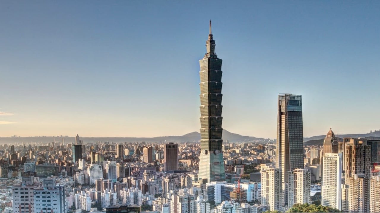 Japón emitió una alerta de tsunami para el grupo de islas de Okinawa, en el sur del país.