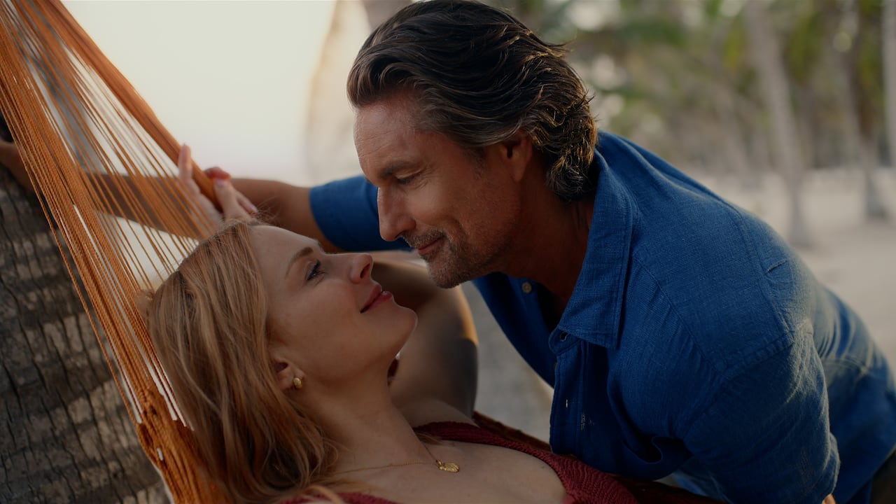 El showrunner de la serie ‘Un lugar para sopa’, Patrick Sean Smith confirmó que el doctor Cameron Hayek, interpretado por Mark Ghanimé, no regresará a la nueva temporada.