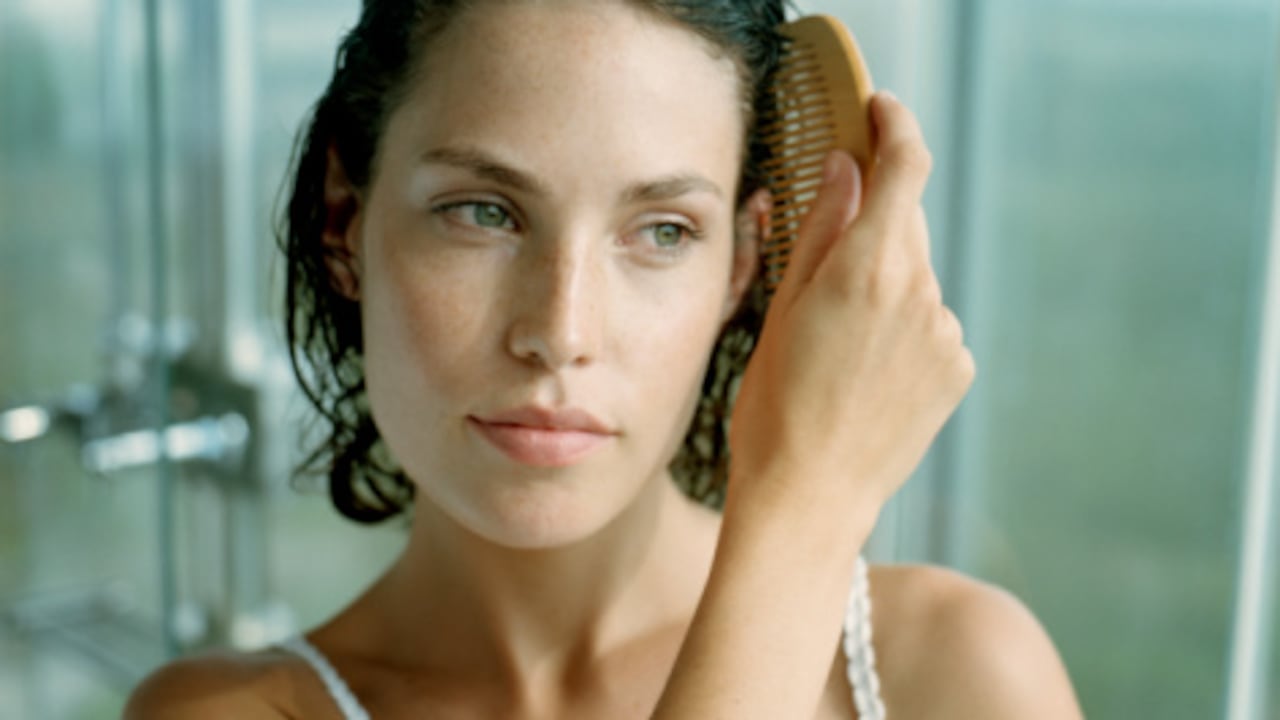 La maicena y el aceite de coco pueden ayudar a elaborar una keratina que fortalecerá su pelo