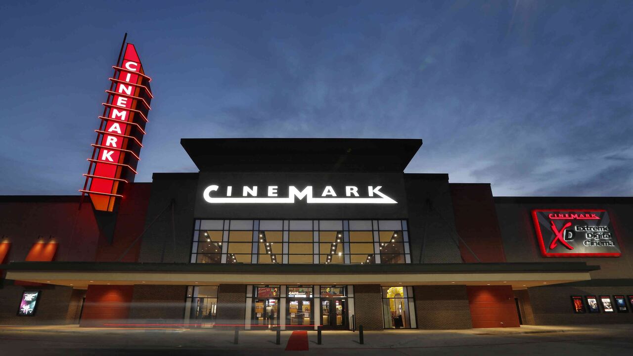La cadena estadounidense de multicines Cinemark registró unas pérdidas netas atribuidas de 59,6 millones de dólares (53 millones de euros) en el primer trimestre de 2020, frente a los beneficios de 32,7 millones de dólares (29,1 millones de euros) del mismo periodo del año anterior.