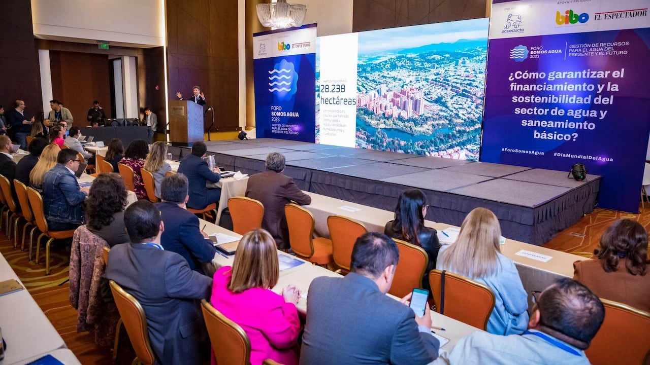 La alcaldesa Claudia López participó en el tercer foro Somos Agua 2023 ‘Gestión de Recursos para el Agua del Presente y el Futuro’ y allí anunció la apertura de la licitación de la PTAR Canoas.