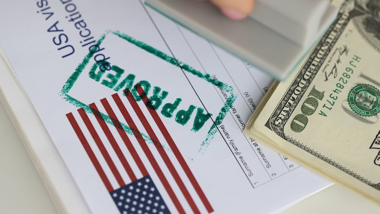 Foto de referencia de documentos aprobados para obtener la visa estadounidense