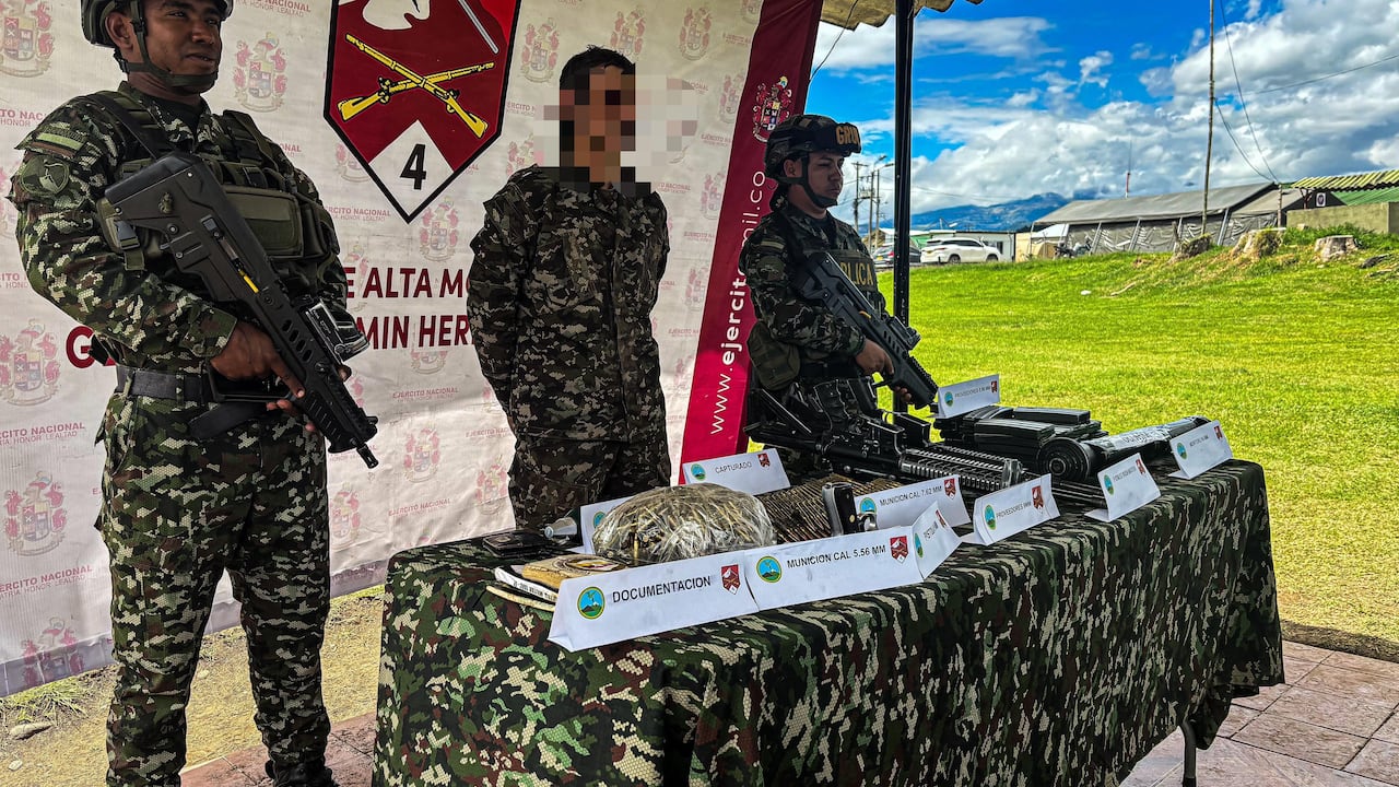 Las autoridades capturaron a alias Mono, integrante de la estructura criminal Andrés Patiño, en la vereda Trujillo, municipio de Bolívar, Cauca.