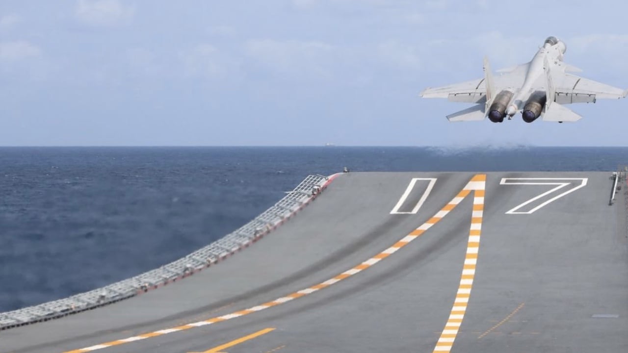 El portaaviones Shandong cruzó el estrecho de Taiwán y prendió las alarmas.