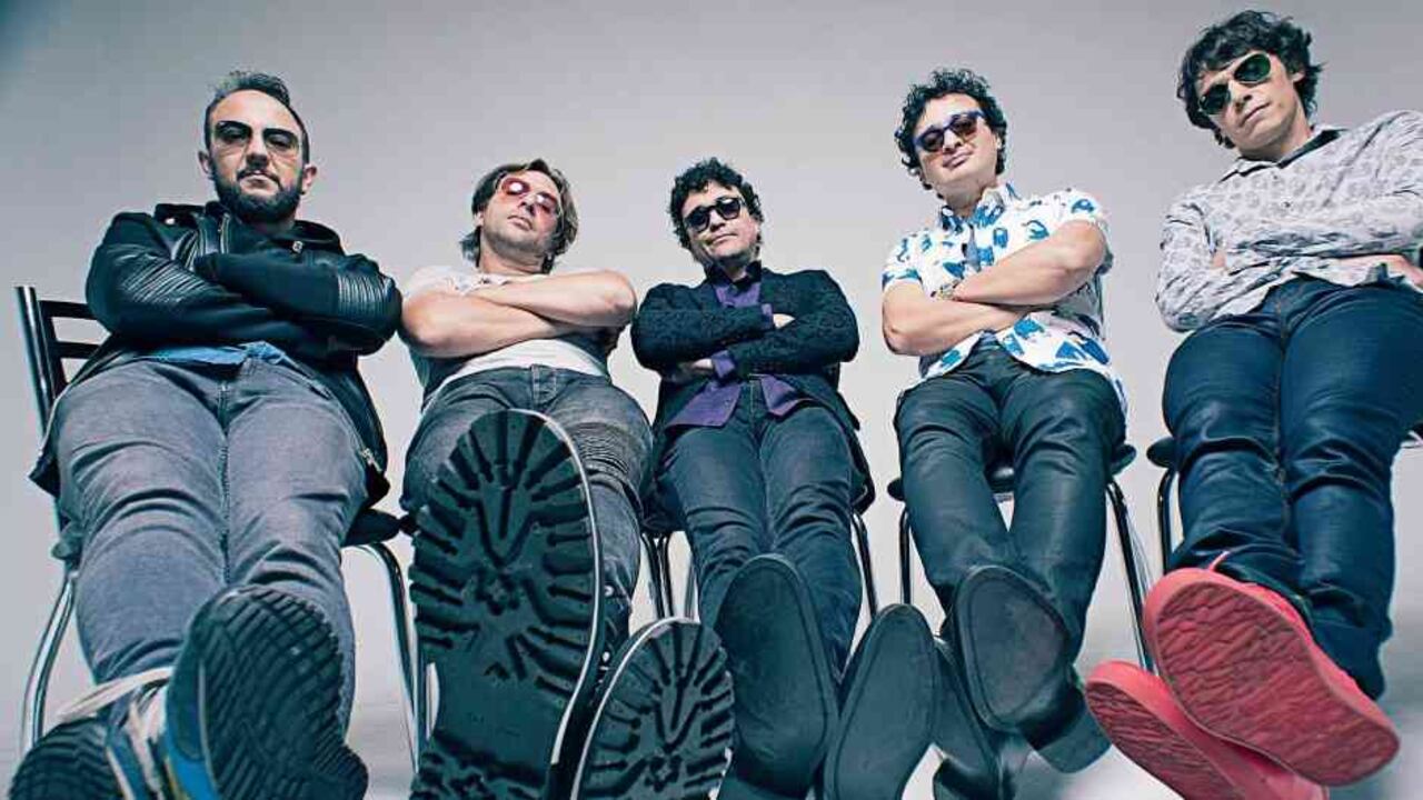 De amigos de salón a banda bogotana con éxitos imborrables, Poligamia recrea su magia una vez más este 24 de agosto en Cassette.