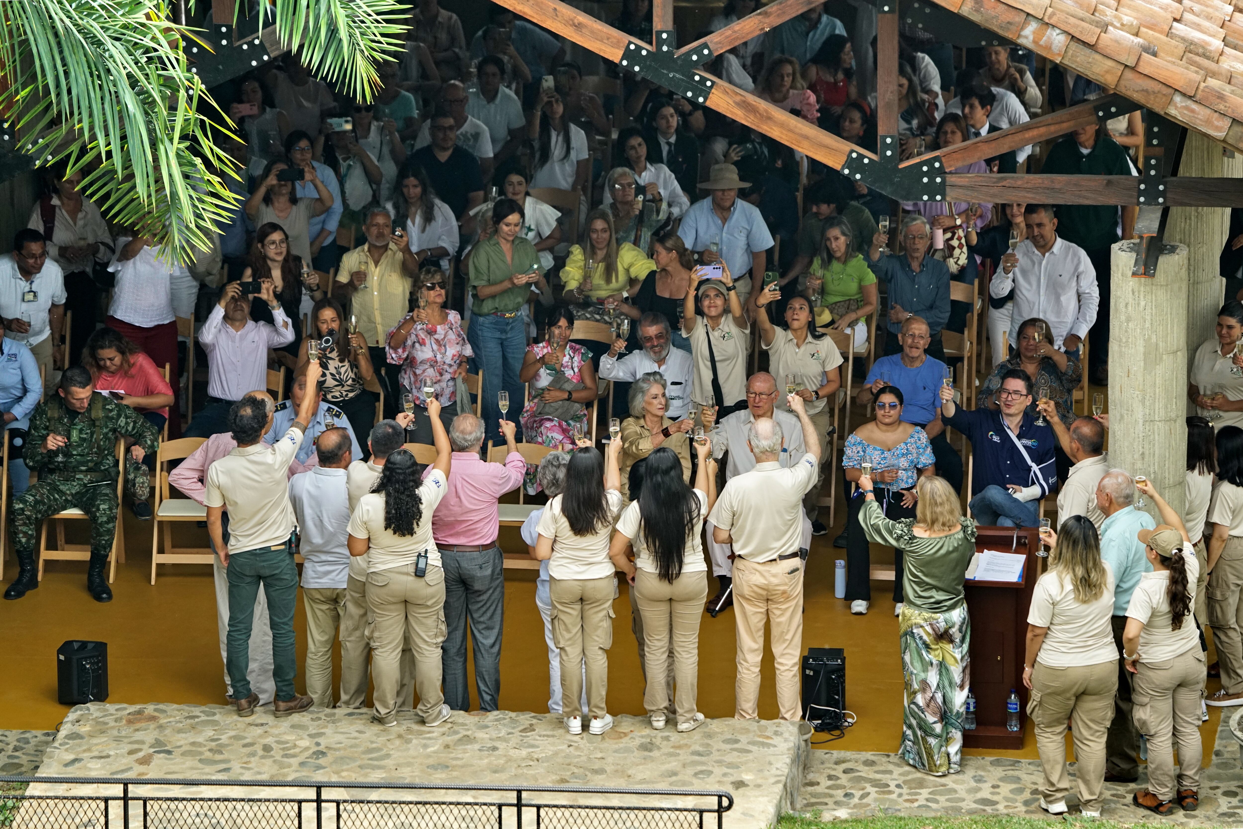 Jardín Botánico de Cali abre sus puertas al público. La Fundación Zoológica de Cali, le apuesta a que el JBC sea un ícono de ciudad, un lugar imperdible para visitar, más que un lugar para conocer de plantas es un lugar para aprender del mundo vegetal y promover valores relacionados con el buen vivir.