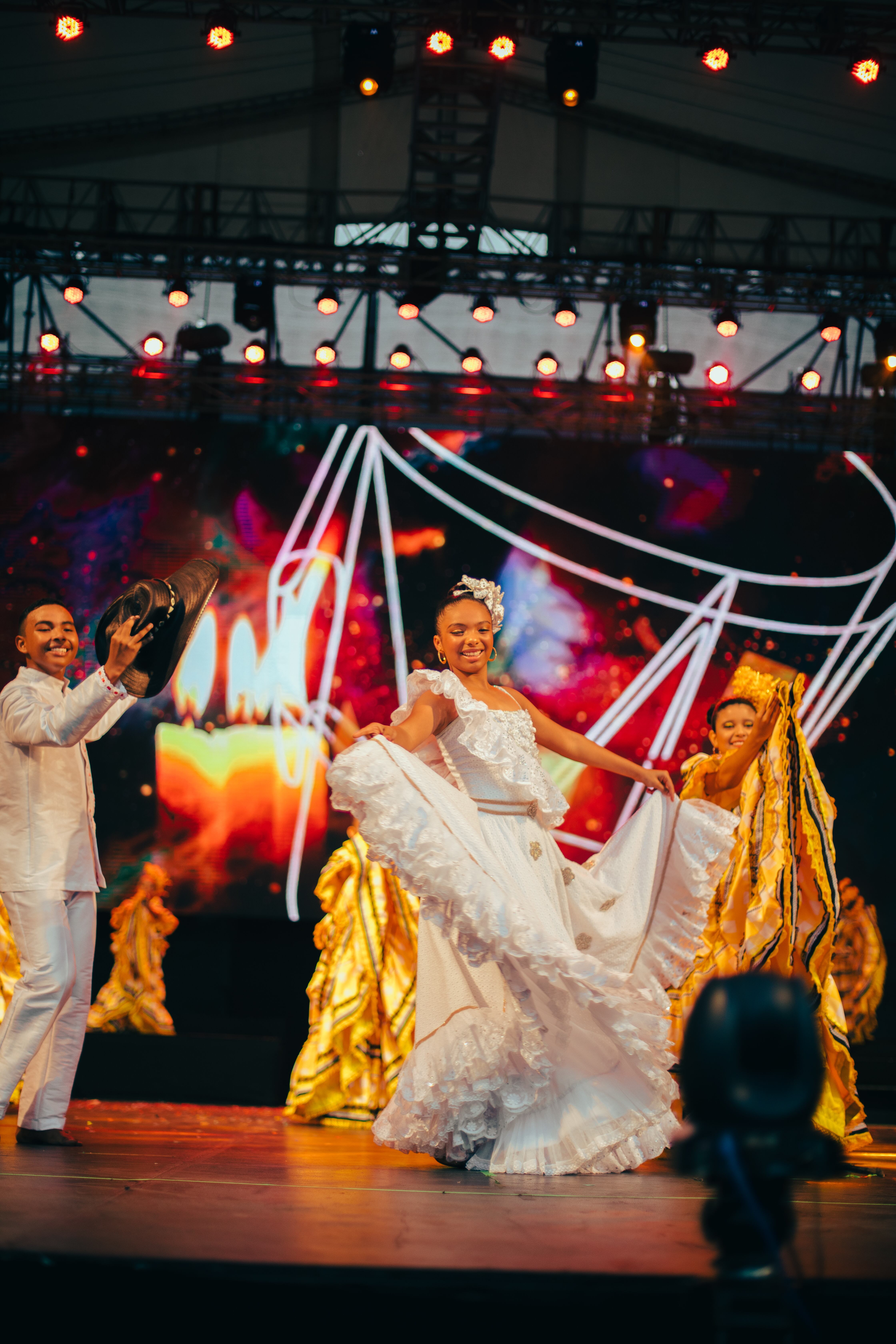 El 11 de febrero los reyes Tahiana y Diego fueron coronados en la Plaza de la Paz.