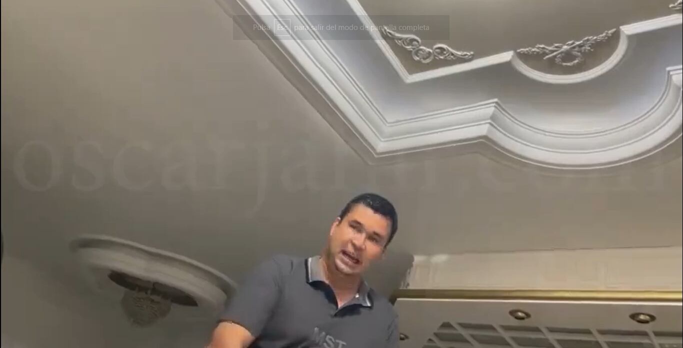 El video ha desatado gran indignación en las redes sociales.