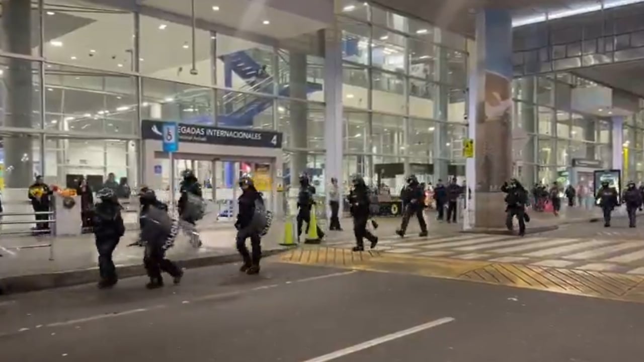 Manifestaciones en El Dorado se salen de control, policía y taxistas tienen fuertes enfrentamientos