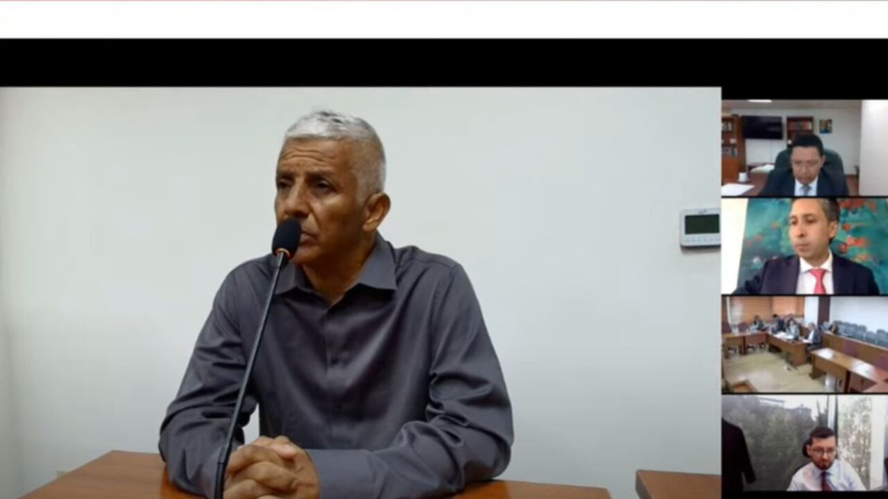Rodolfo Echeverri García, conductor de Diego Cadena, declaró este martes en el juicio contra el expresidente Uribe.