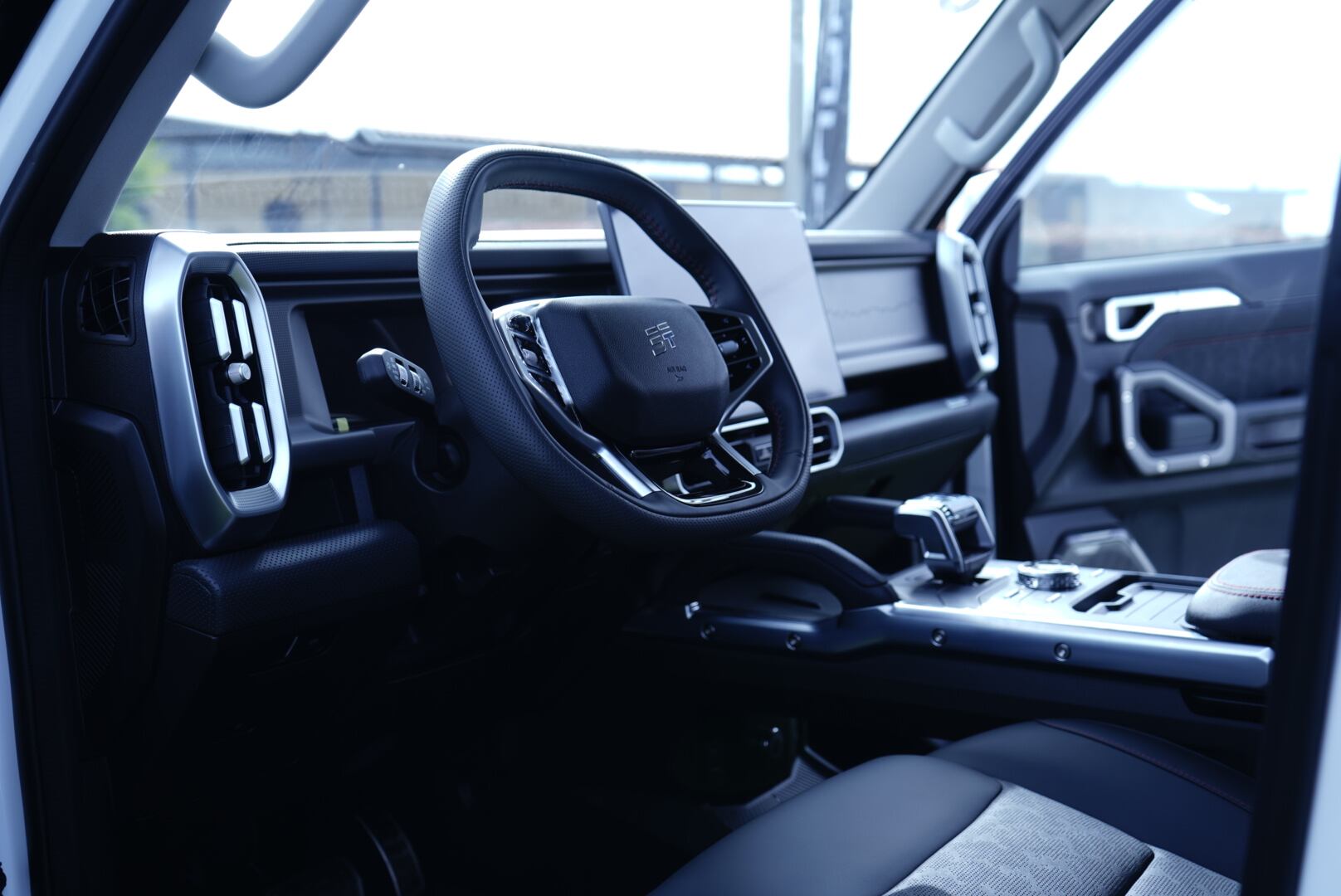 La firma Jetour lanzó la nueva SUV T2 para Colombia. Ofrece una autonomía de hasta  900 kilómetros.