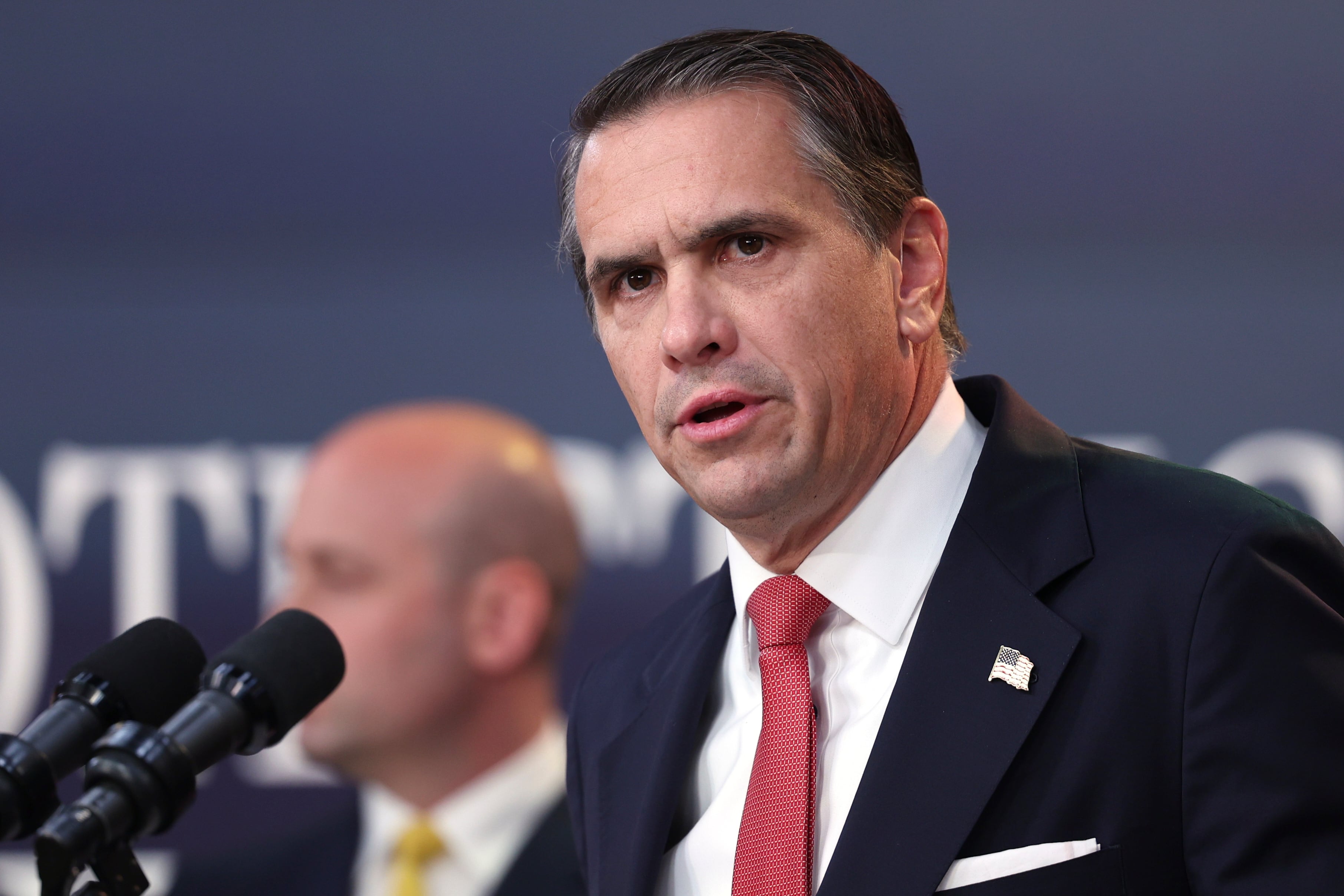 El fiscal general Todd Blanche habla durante una conferencia de prensa sobre el Grupo de Trabajo contra el Fraude en el Edificio de Oficinas Ejecutivas Eisenhower, en el recinto de la Casa Blanca.