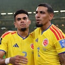 Abrazo entre Luis Díaz y Daniel Muñoz, figuras de Colombia contra RD Congo.