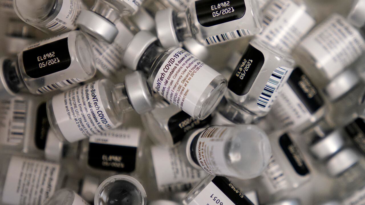 Pfizer comenzó ensayo clínico de medicamento antiviral para el coronavirus (AP Foto/John Locher, File)