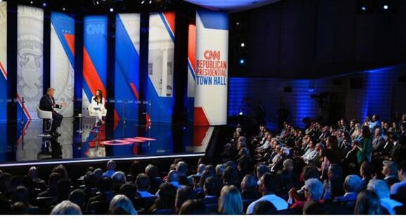 El canal de noticias estadounidense CNN defendió este jueves la aparición en vivo de Donald Trump luego de una avalancha de críticas, sobre todo en filas demócratas, de que el expresidente usó la emisión para repetir falsedades y lanzar insultos.