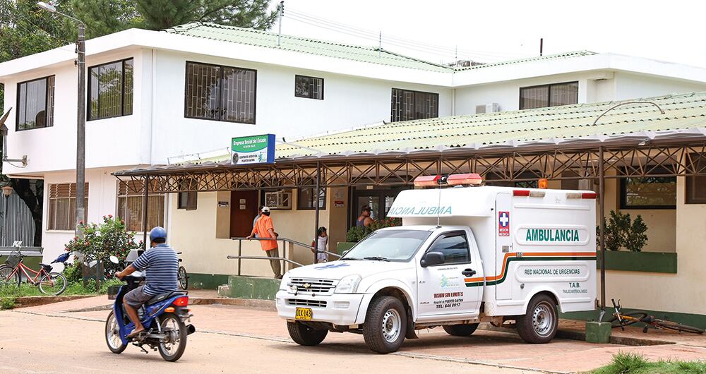    Los médicos que se atreven a denunciar no son escuchados por las autoridades de salud, que los obligan a continuar con la prestación del servicio, a pesar de que sus vidas estén en serio riesgo. 