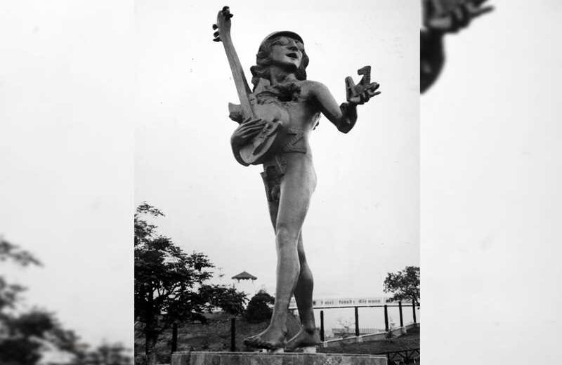 Hotel Posada Alemana:  Las 16 cabañas, los restaurantes, la discoteca y el helipuerto del narcotraficante Carlos Lehder en Salento, Quindío, alcanzaron a tener leones, un cóndor y una estatua de John Lennon en bronce. Con el tiempo, la propiedad fue saqueada. Tras la liquidación de la Dirección Nacional de Estupefacientes se encuentra en el limbo.