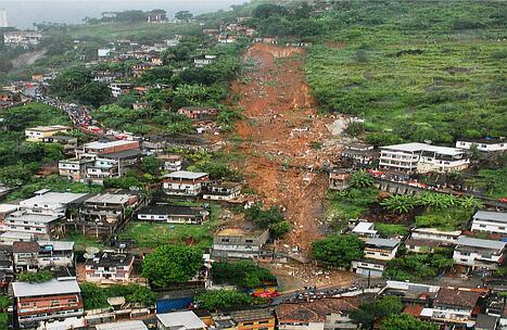 Así fue la tragedia generada por el derrumbe del morro Dos Prazeres, en el barrio Santa Teresa, en Río de Janeiro. 