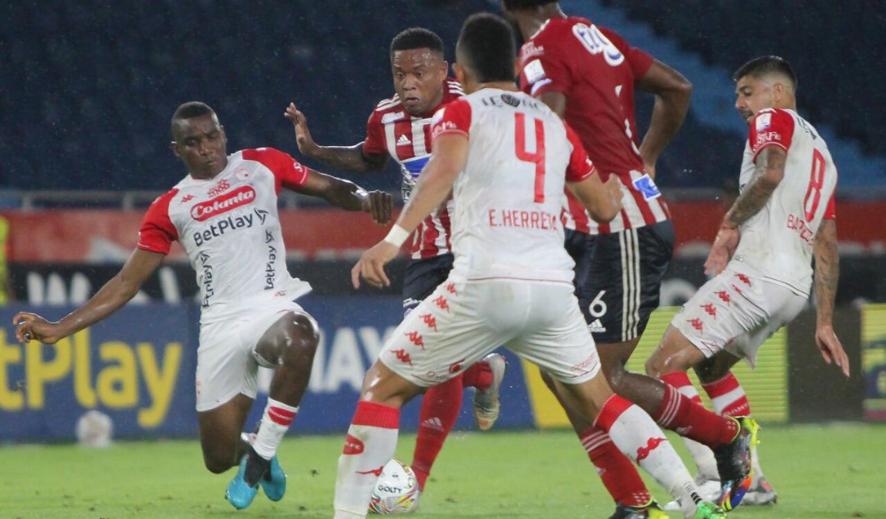 Junior y Santa Fe jugaron para Millonarios en Liga Betplay.