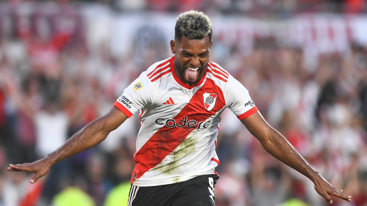 BUENOS AIRES, ARGENTINA – 4 DE FEBRERO: Miguel Borja de River Plate celebra luego de anotar el tercer gol del equipo durante un partido del Grupo A de la Copa de la Liga 2024 entre River Plate y Vélez en el Estadio Más Monumental Antonio Vespucio Liberti el 4 de febrero de 2024 en Buenos Aires. ,Argentina. (Foto de Rodrigo Valle/Getty Images)