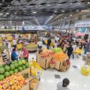 Muchas personas diariamente asisten a los almacenes Éxito para poder comprar productos pertenecientes a la canasta familiar.