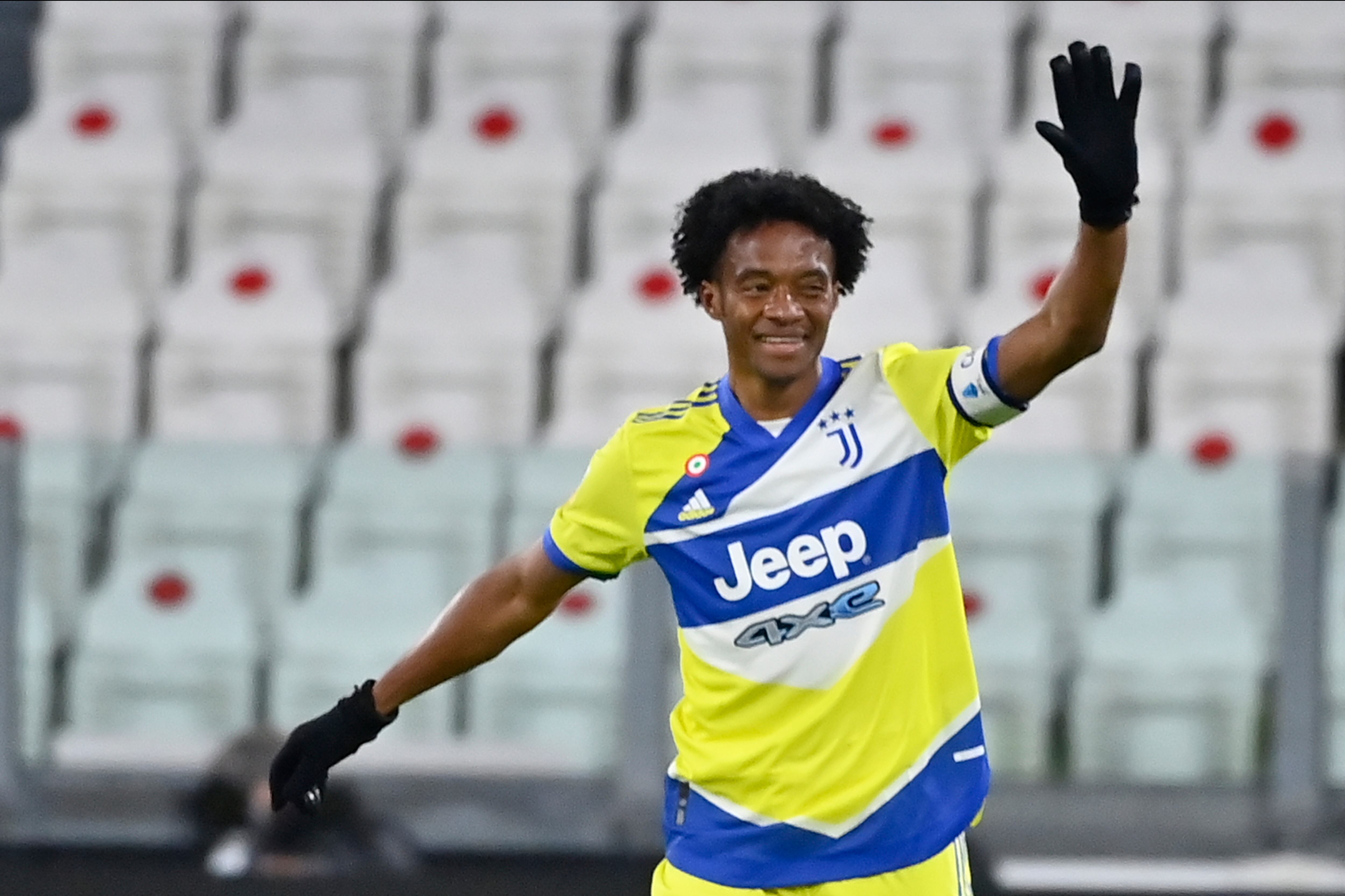 El atacante colombiano fue la figura de la Juventus en la goleada 4-1 sobre Sampdoria.