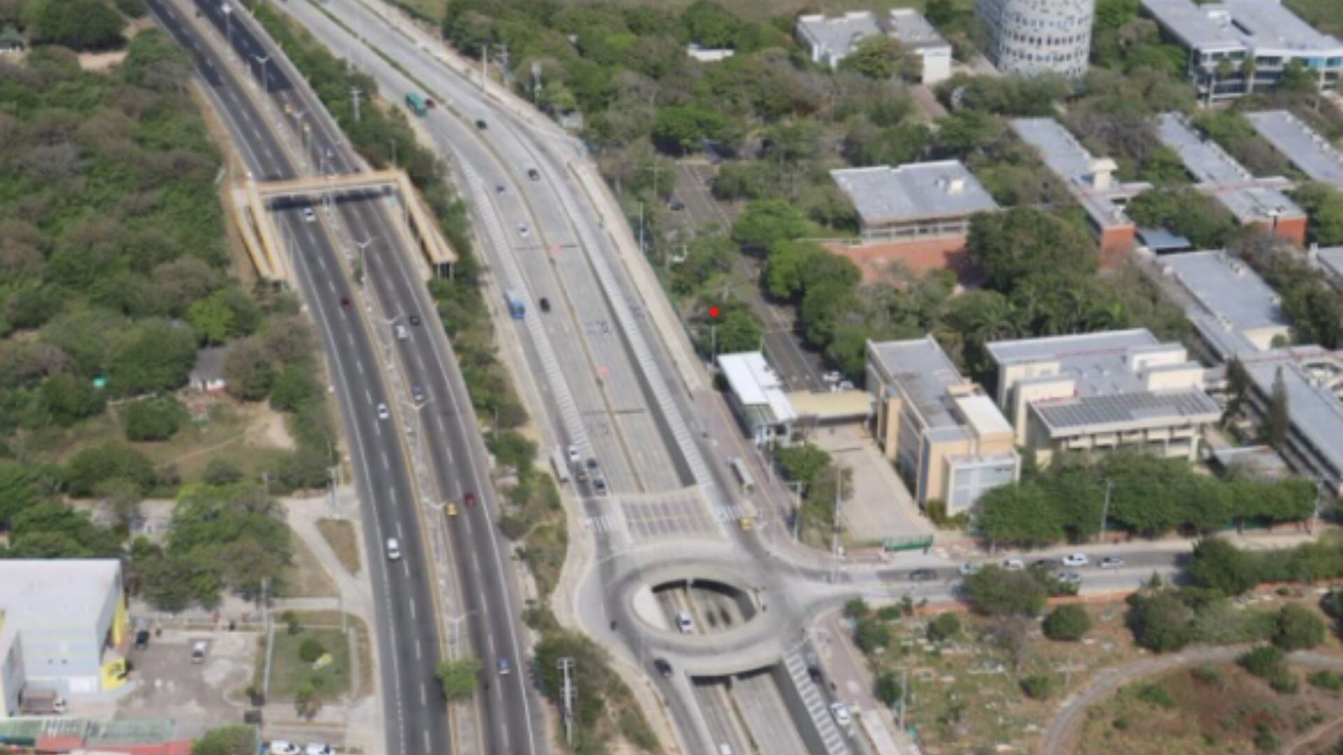 Actualmente,avanza en un 83% y se encuentra en su fase final,en el deprimido de Le Champ.”