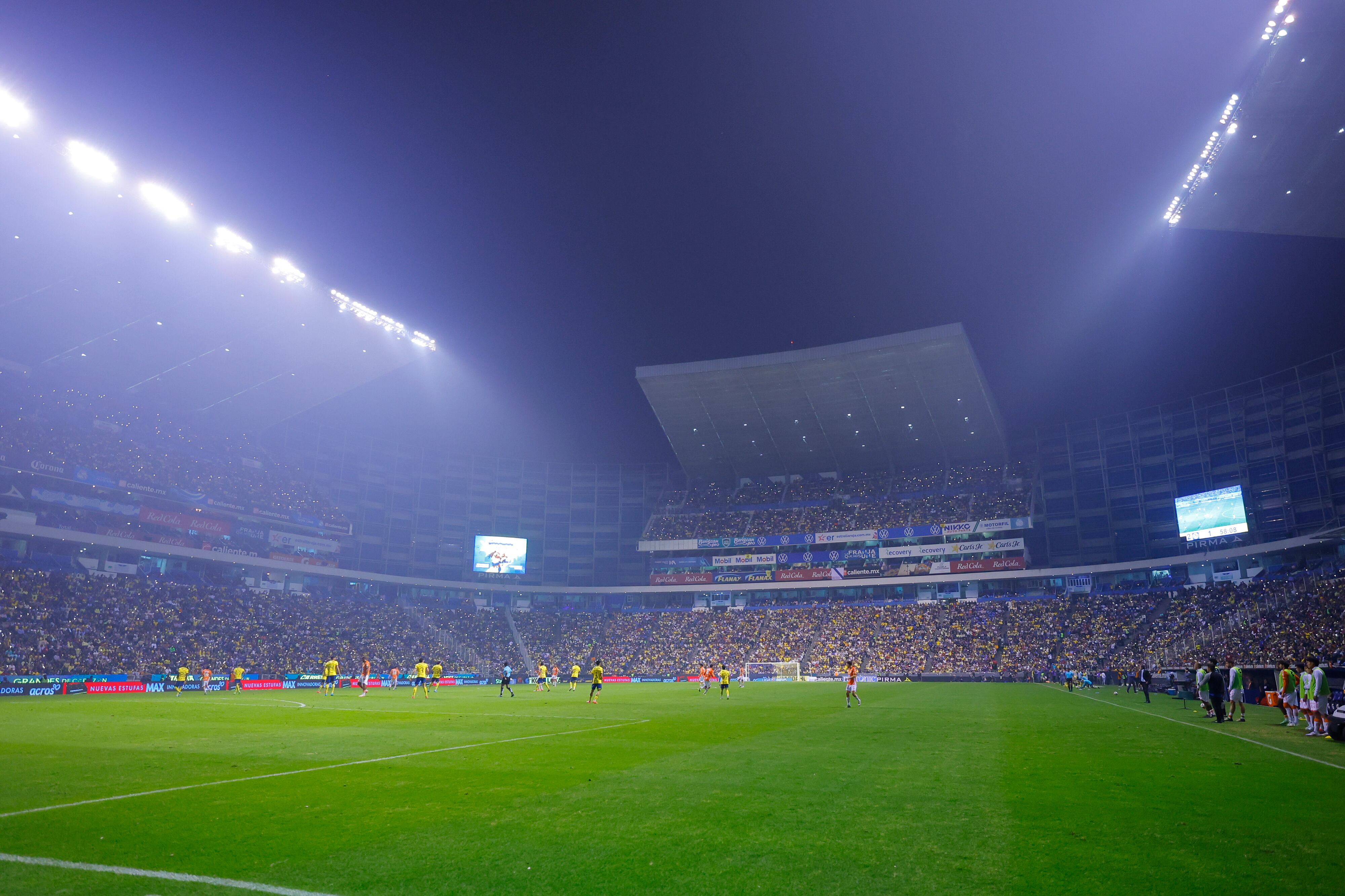 MEXICO CITY, MEXICO - NOVEMBER 6: General view during the 16th round match between America and Pachuca as part of the Torneo Apertura 2024 Liga MX at Azteca Stadium on November 6, 2024 in Mexico City, Mexico. (Photo by Oscar Fuentes/Jam Media/Getty Images)