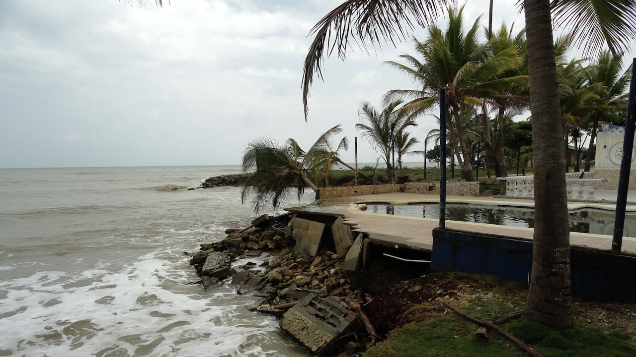 Las construcciones que se encuentran cerca a la costa peligran debido a la entrada del mar.