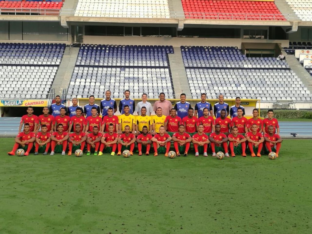 Arturo Reyes dirigiendo a Luis Díaz en el Barranquilla F.C.