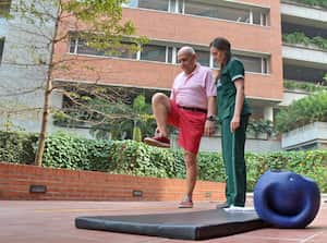 Los reemplazos articulares son el tratamiento indicado en los casos avanzados de artrosis, cuando el paciente tiene afectada su calidad de vida por el desgaste de la articulación. La población adulta con edades mayores a 60 años, son las personas que con más frecuencia presentan artrosis y necesitan de algún tipo de reemplazo articular.