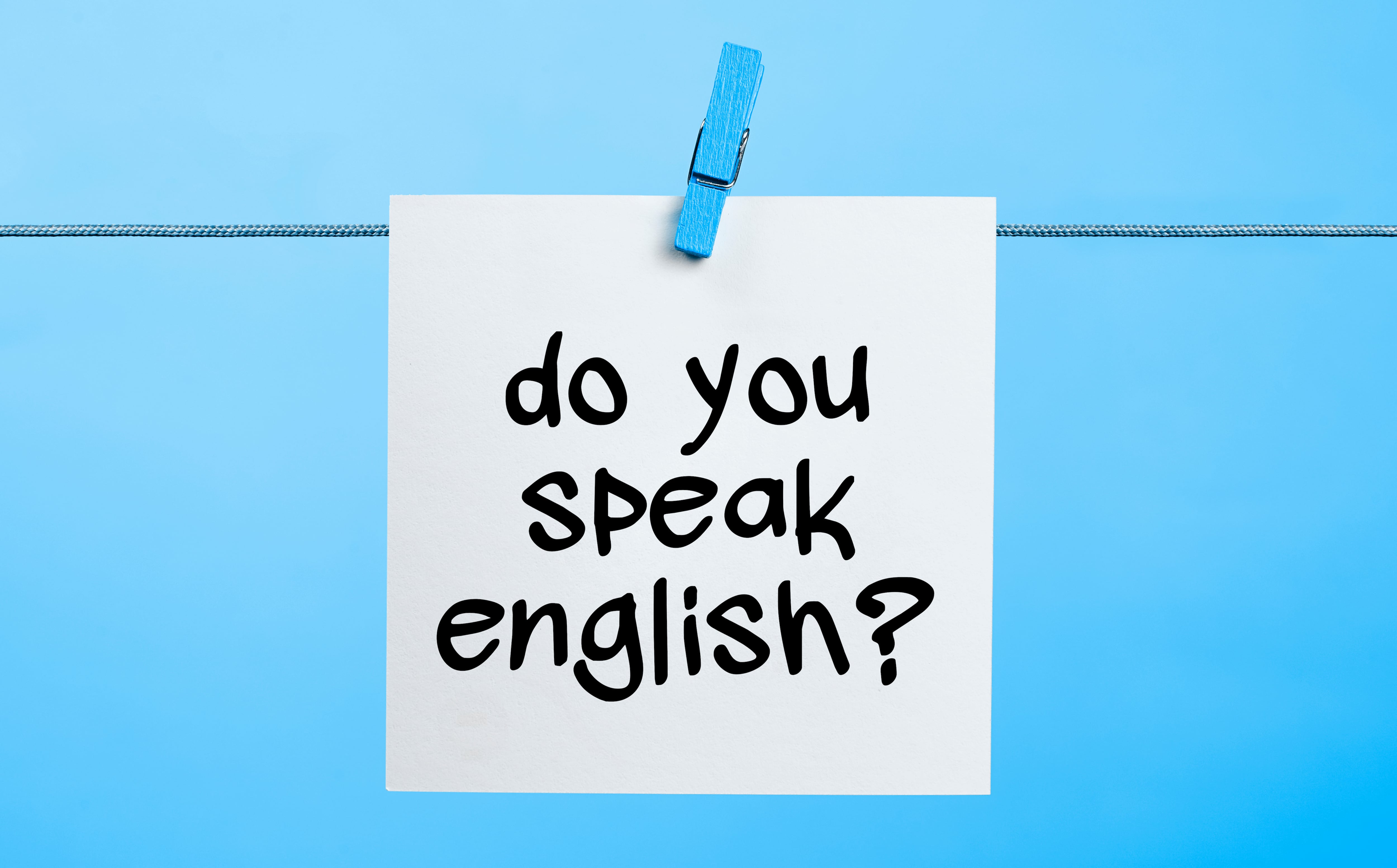 La Administración argumenta que la medida fortalece la seguridad vial, acercándose a la idea de que hablar inglés es “un requisito no negociable”.